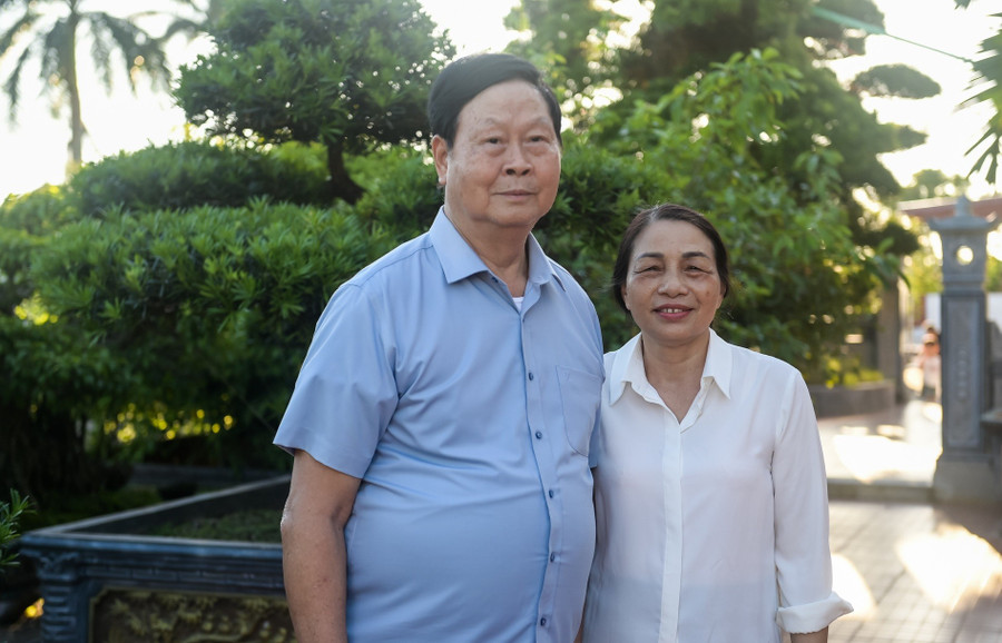 Vợ chồng thầy giáo Khương Văn Hưng. tam-long-nhan-hau-cua-thay-giao-gia-sau-bao-du2.jpg