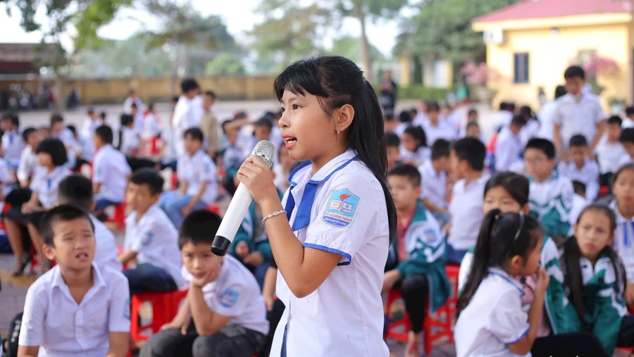 Học sinh Hải Dương trả lời câu hỏi về các di tích lịch sử, văn hóa trong chương trình “Giáo dục di sản văn hóa trong nhà trường”. Ảnh minh họa: INT