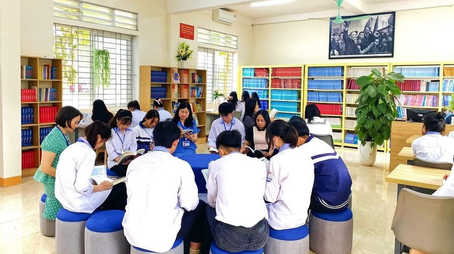 Câu lạc bộ đọc sách Trường THPT Nguyễn Duy Trinh, Nghệ An. Ảnh: TG giao-duc-binh-dang-gioi-nhu-the-nao-1.jpg