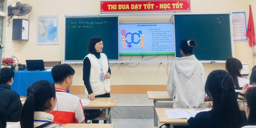 Giờ học lồng ghép Luật Bình đẳng giới tại Trường THPT Nghi Lộc 2. Ảnh: TG