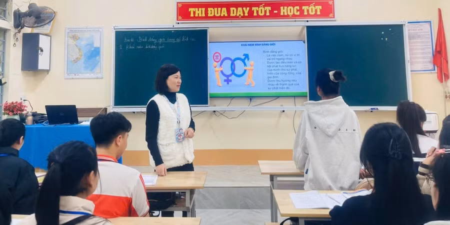 Giờ học lồng ghép Luật Bình đẳng giới tại Trường THPT Nghi Lộc 2. Ảnh: TG