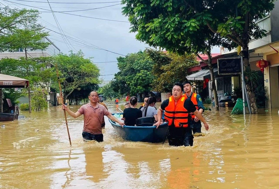 hanh phuc khi gap lai tro (1).jpg