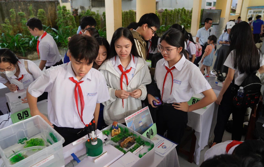 Hoạt động giáo dục STEM của học sinh Trường THCS Nguyễn Huệ (Hải Châu, Đà Nẵng). Ảnh: NTCC