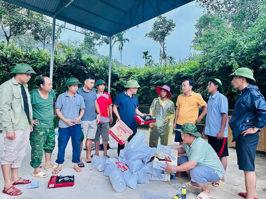 Nhu yếu phẩm được chuẩn bị tại Trường Phổ thông DTBT THCS Nhôn Mai (Nhôn Mai, Nghệ An) để đón người dân đến sơ tán. truong-hoc-mien-trung-chu-dong-ung-pho-bao-kajiki-1.jpg