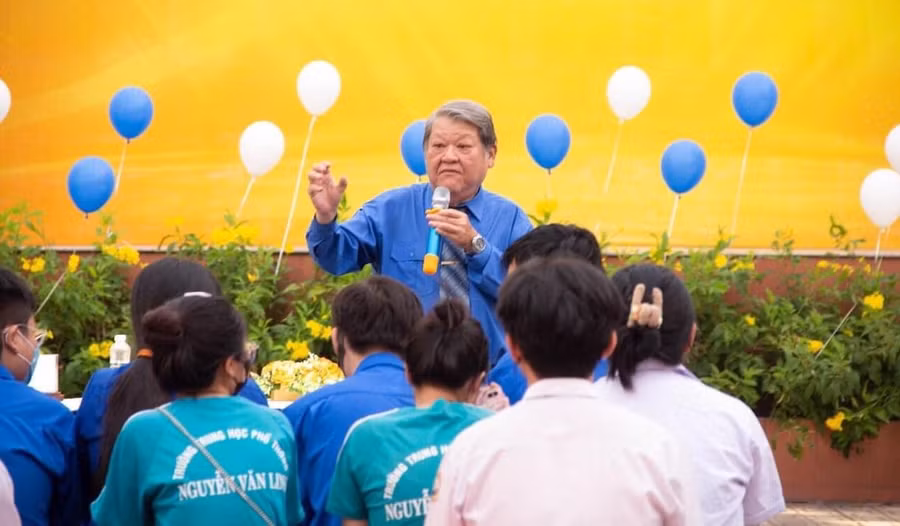 Chuyên gia dự báo nhân lực Trần Anh Tuấn tại “Ngày hội hướng nghiệp - tuyển sinh lần thứ 12 năm 2024”. Ảnh: NVCC