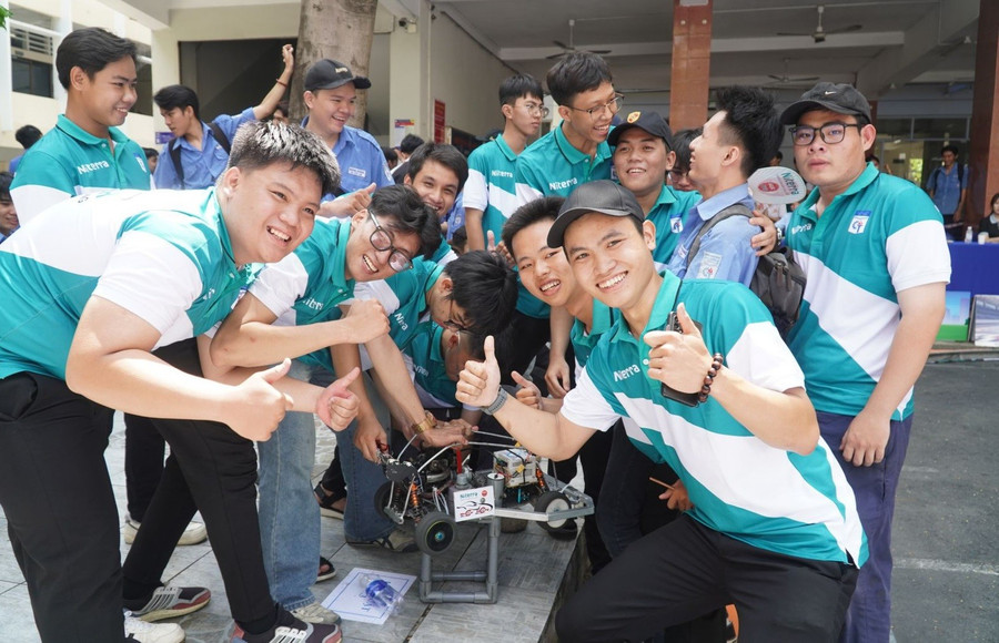 Sinh viên Trường Cao đẳng Kỹ thuật Cao Thắng tham gia cuộc thi “Mini Car Racing 2025”. Ảnh:NT