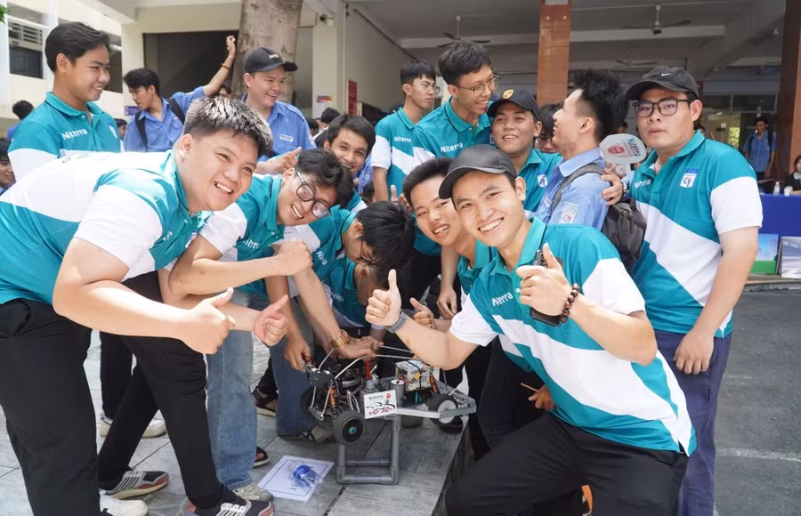 Sinh viên Trường Cao đẳng Kỹ thuật Cao Thắng tham gia cuộc thi “Mini Car Racing 2025”. Ảnh:NT