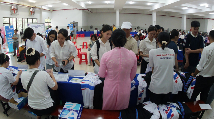 Sinh viên Trường Đại học Tôn Đức Thắng (TPHCM) - trường thuộc Tổng Liên đoàn Lao động Việt Nam. tai-cau-truc-truong-dai-hoc-cong-lap2.jpg