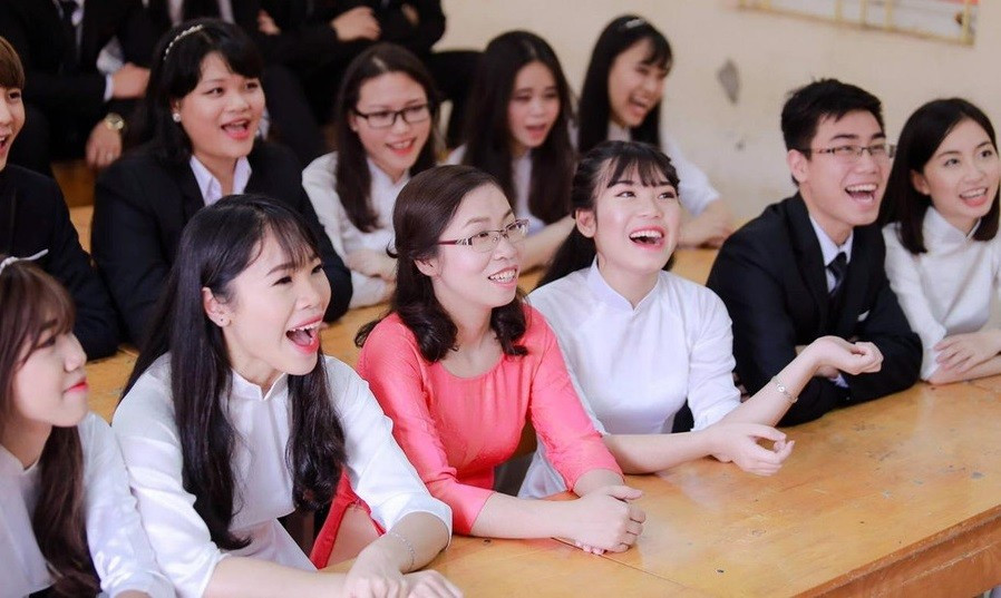 Luật Nhà giáo chính thức được Quốc hội thông qua, trong đó có quy định: Lương của nhà giáo được xếp cao nhất trong hệ thống thang bậc lương hành chính sự nghiệp. quoc-hoi-thong-qua-luat-nha-giao-6.jpg