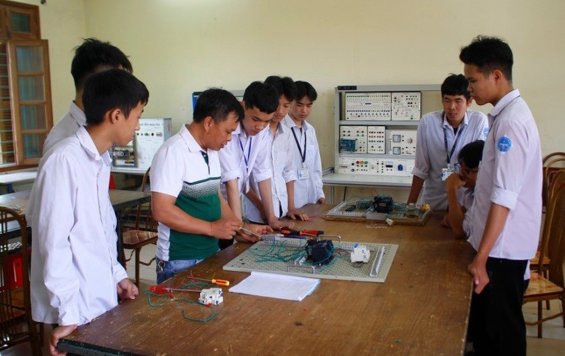 Sinh viên Trường Cao đẳng Nghề Thái Bình trong tiết học thực hành. mo-a-ky-nguyen-moi-cho-giao-duc-nghe-nghiep2.jpg