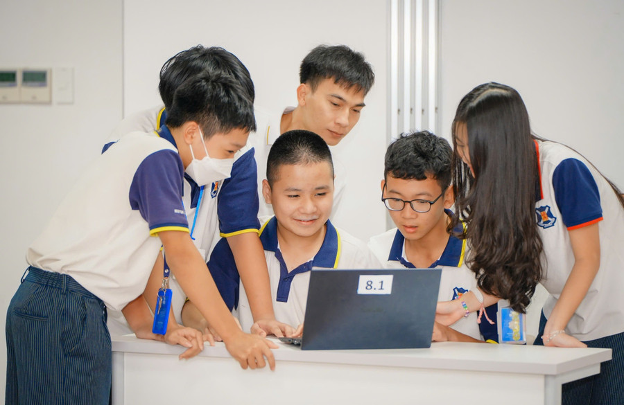 Học sinh Nam Úc Scotch AGS được tiếp cận bài học bằng nhiều hình thức đa dạng trong từng môn học, trong đó có các môn liên quan đến khoa học, công nghệ. Ảnh: AGS