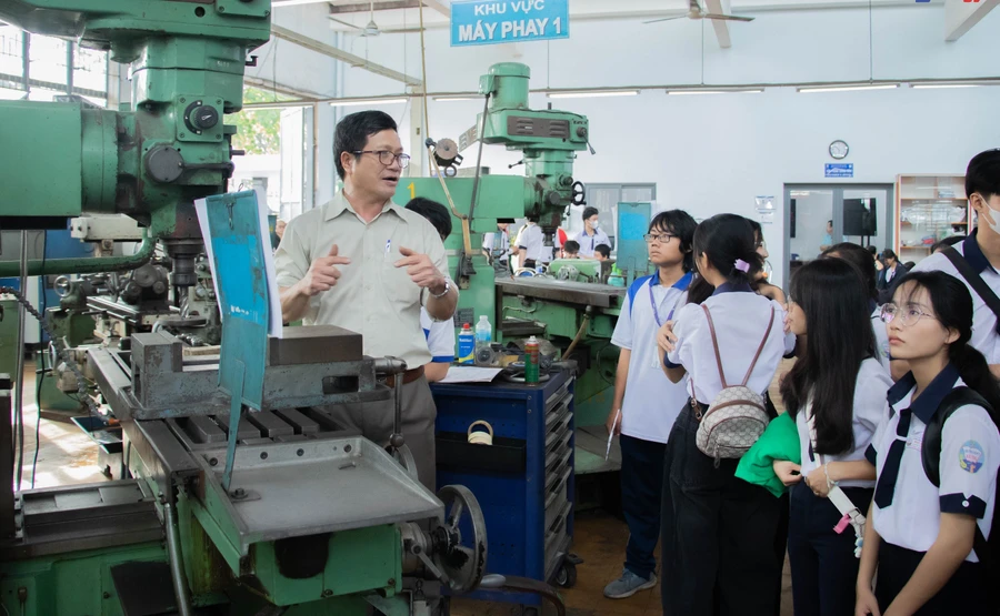 Học sinh trải nghiệm, tìm hiểu ngành nghề tại Trường Đại học Sư phạm Kỹ thuật TPHCM, tháng 1/2025. Ảnh: Đ.Hiền