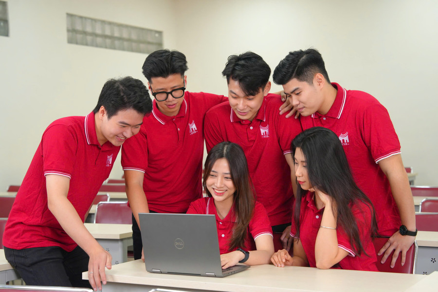 Sinh viên Trường Quản trị và Kinh doanh (Đại học Quốc gia Hà Nội). Ảnh: Website nhà trường