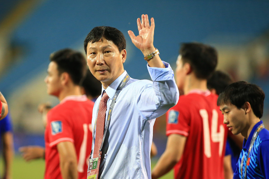 Huấn luyện viên Kim Sang Sik. Ảnh: INT. cuoc-chien-thay-ngoai6.jpg