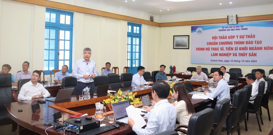 Hội thảo lấy ý kiến về dự thảo chuẩn chương trình đào tạo trình độ thạc sĩ và tiến sĩ khối ngành Nông, lâm nghiệp và thủy sản của Trường Đại học Nha Trang. Ảnh: NTU dao-tao-tien-si-1.jpg