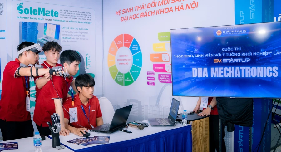 Một dự án khởi nghiệp, đổi mới sáng tạo được trưng bày tại Ngày hội Khởi nghiệp quốc gia của học sinh, sinh viên lần thứ VII. Ảnh: Lê Nam