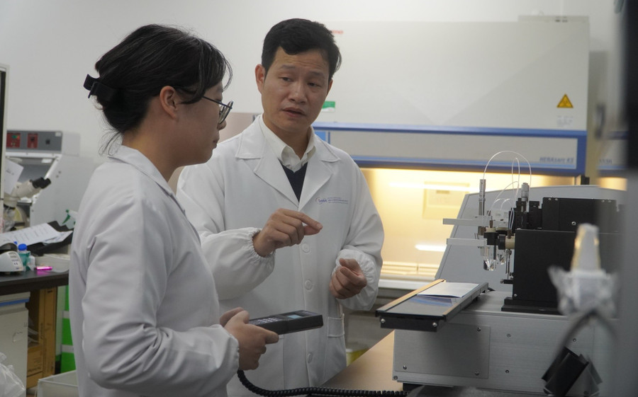 Nghị quyết 57 sẽ nâng cao ý thức trách nhiệm của các nhà khoa học tiếp tục cống hiến, đóng góp trực tiếp vào sự phát triển của đất nước. Ảnh minh họa: Văn Hiền