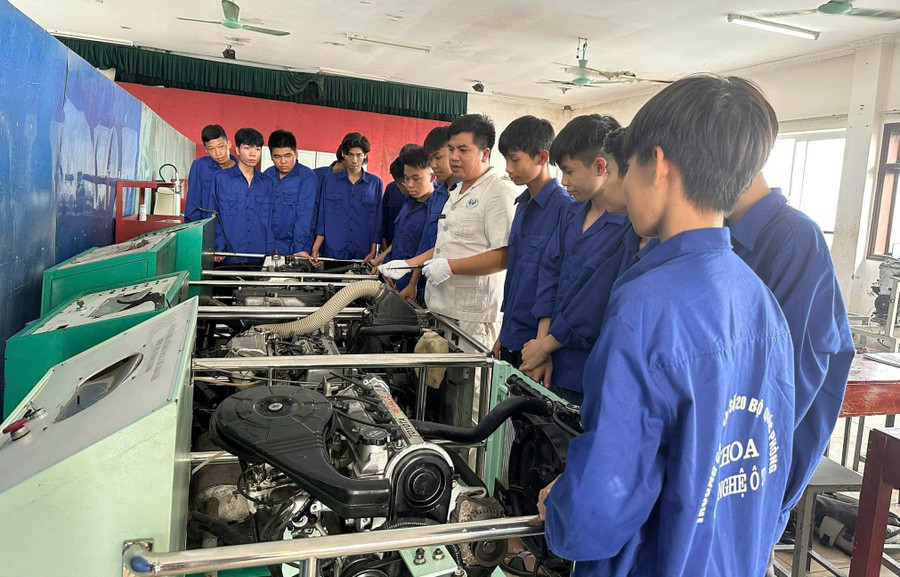 Giờ học tại Trung tâm Giáo dục thường xuyên - Ngoại ngữ, Tin học Hải Dương (TP Hải Phòng). Ảnh: NTCC