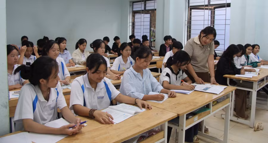 Tiết ôn tập môn Sinh học của cô và trò lớp 12A1, Trường Phổ thông dân tộc nội trú THPT huyện Mường Tè. 