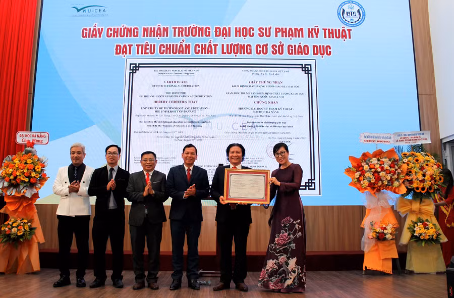 Ba cong khai va trach nhiem xa hoi (1).jpg