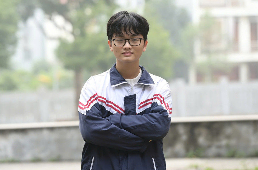 Bùi Anh Tú - học sinh lớp 11 chuyên Vật lý Trường THPT chuyên Biên Hòa.