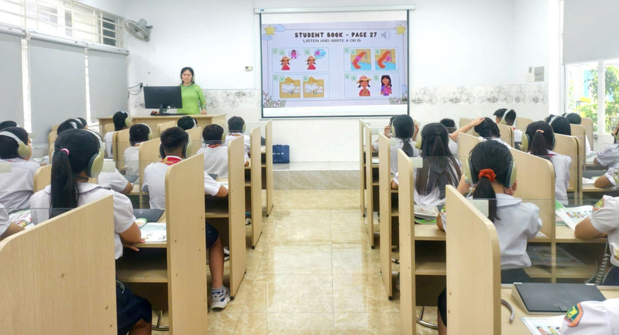 Học sinh Trường Tiểu học Hồ Văn Huê trong giờ học. Ảnh: NTCC