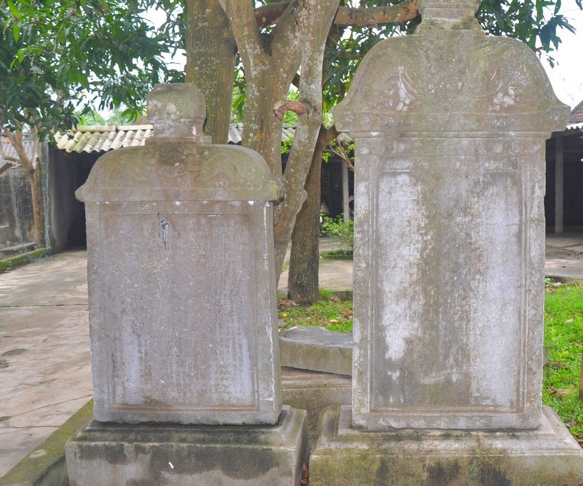 Văn bia “Sĩ hội Nho Lâm” ghi chép tên tuổi các nhà khoa bảng trong làng. Ảnh: Trần Hòa tu-dai-quan-trieu-nguyen-tro-thanh-bo-truong-khong-bo-4.jpg