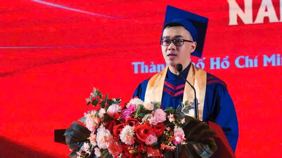 Thủ khoa ngành Sư phạm Tiếng Anh - Nguyễn Ngô Tấn Đạt. Ảnh: NVCC