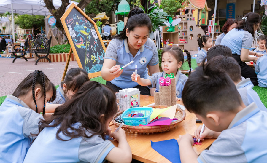 Không gian sáng tạo trong mô hình phân loại rác tại Trường Mầm non Sao Sáng 3.