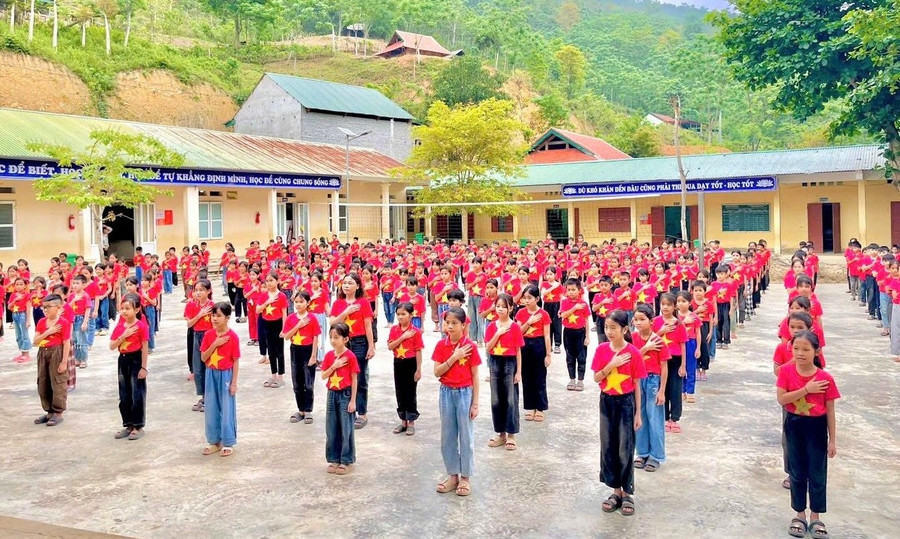 Học sinh Trường Phổ thông Dân tộc bán trú Tiểu học Lượng Minh (Tương Dương, Nghệ An). Ảnh: NTCC thuc-hien-chinh-quyen-2-cap-2.jpg