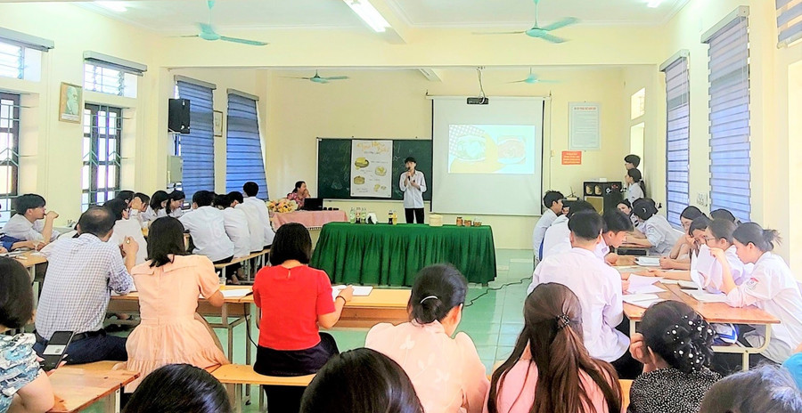 Tiết dạy học mẫu trong chương trình sinh hoạt chuyên môn các trường THPT cụm huyện Diễn Châu - Quỳnh Lưu - thị xã Hoàng Mai (Nghệ An). Ảnh: NTCC thuc-hien-chinh-quyen-2-cap-1.jpg