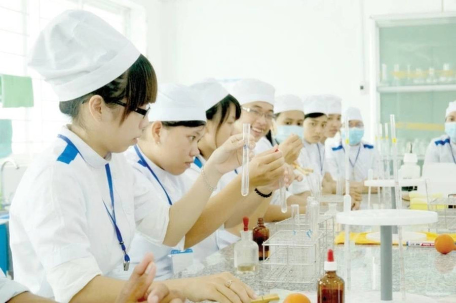 Sinh viên khối ngành Y khoa, Trường Đại học Trà Vinh trong một buổi thực hành. Ảnh: NTCC