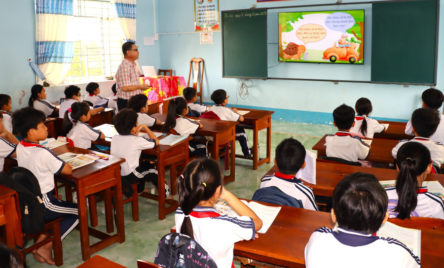 Trường Tiểu học Thới Bình B (Thới Bình, Cà Mau) tích cực đưa công nghệ vào giảng dạy. 