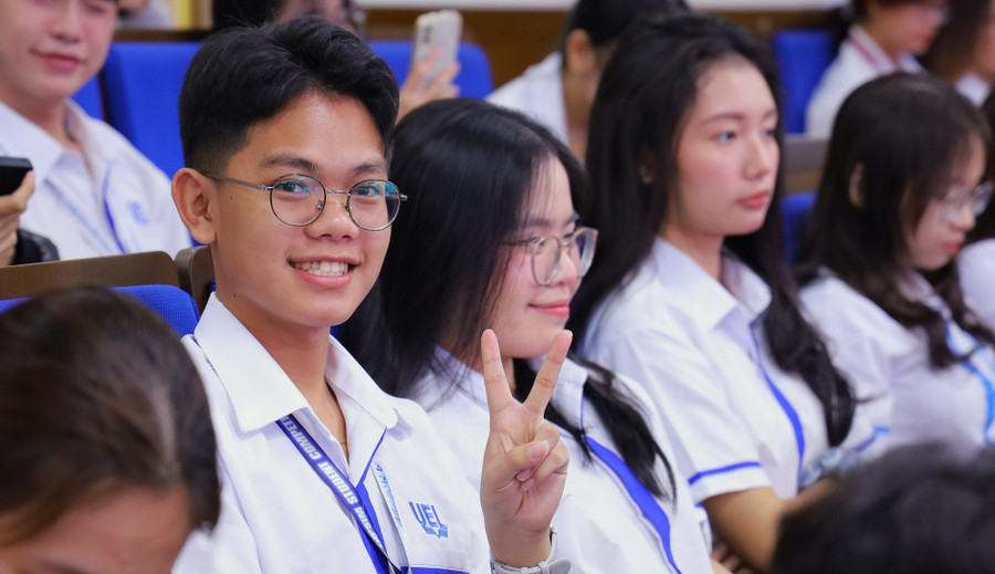 Tân sinh viên Trường Đại học Kinh tế - Luật (Đại học Quốc gia TPHCM) trong lễ khai giảng năm học 2025 - 2026. Ảnh: USSH co-nen-gioi-han-nguyen-vong-xet-tuyen-1.jpg
