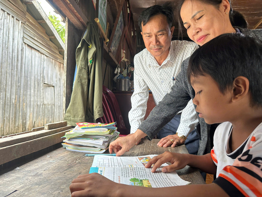 Học sinh ôn tập bài trước khi bước vào năm học mới. khong-lo-hen-cung-tieng-trong-khai-truong-6.jpg
