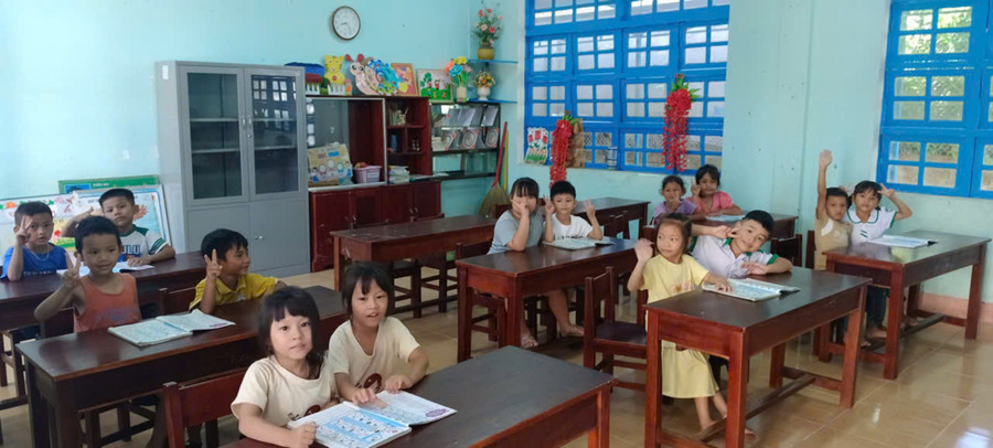 Học sinh lớp 1, Trường Tiểu học Nguyễn Bá Ngọc (xã Trà My, TP Đà Nẵng) được giáo viên dạy dự thính để “chống sốc” trước khi bước vào năm học mới. khong-lo-hen-cung-tieng-trong-khai-truong-5.jpg