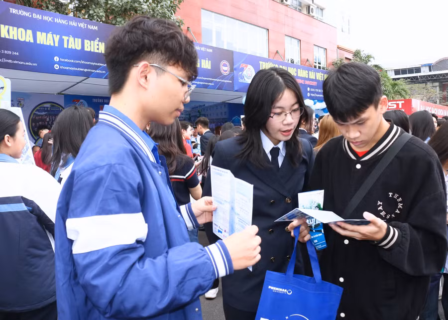 Học sinh THPT tham gia Ngày hội Tư vấn tuyển sinh - hướng nghiệp 2026, diễn ra tại Hải Phòng. Ảnh minh họa: INT