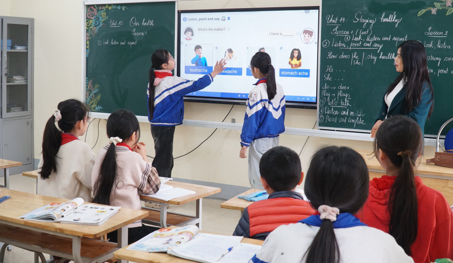Tiết học tiếng Anh tại Trường Tiểu học Nguyễn Thị Minh Khai (xã Hưng Nguyên, Nghệ An).