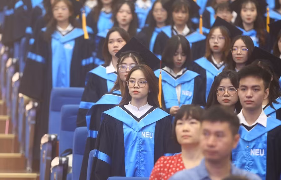 Sinh viên Đại học Kinh tế Quốc dân. Ảnh minh họa: INT