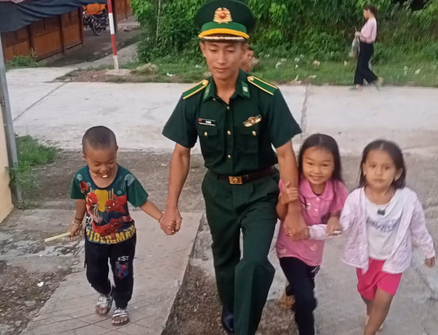 Người con dân tộc Si La Lỳ Phú Hừ sẽ là tấm gương để học sinh vùng cao noi theo.