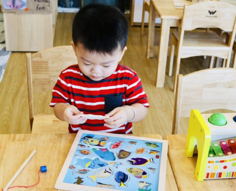 Việc học ngôn ngữ thứ hai nói chung và tiếng Anh nói riêng mang lại cho trẻ nhiều lợi ích. Ảnh minh họa. cho-tre-som-tiep-xuc-voi-ngoai-ngu5.jpg