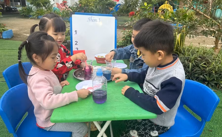 Trẻ em học tại Trường Mầm non Vinh Tiền (xã Long Cốc, Phú Thọ). Ảnh: NVCC