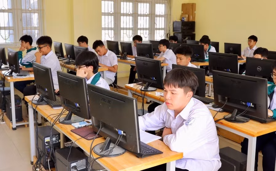 Tham gia khảo sát PISA là bài học thực tiễn, giúp Việt Nam triển khai thuận lợi Kỳ thi tốt nghiệp THPT trên máy tính. Ảnh: Nguyễn Mạnh