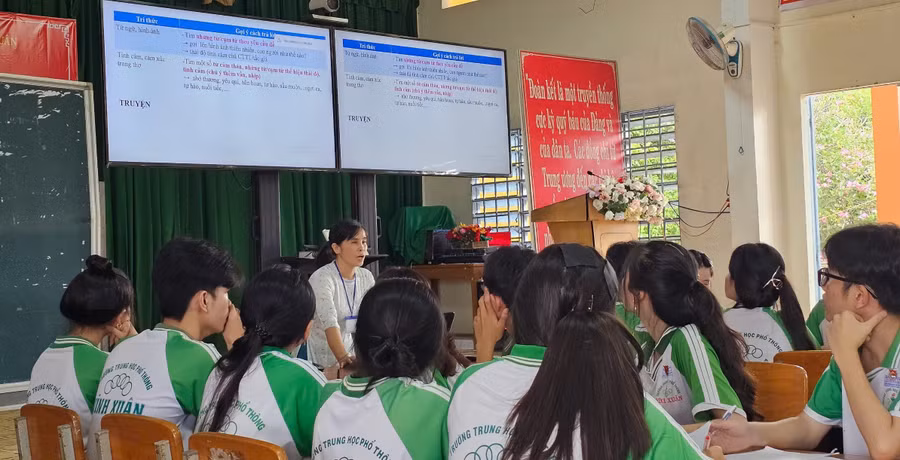 Giờ học tại Trường THPT Vĩnh Xuân (Vĩnh Long). Ảnh: NTCC