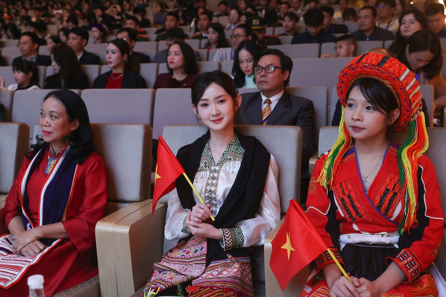 Sinh viên tại lễ tuyên dương học sinh, sinh viên, thanh niên dân tộc thiểu số xuất sắc, tiêu biểu năm 2025. Ảnh: MOET