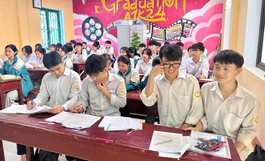 Trường THPT Hoàng Quốc Việt, TP Yên Bái vận dụng công nghệ giúp học sinh ôn tập.