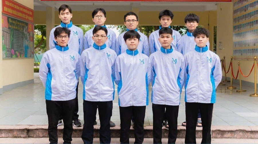 Phúc Lương là thành viên của đội tuyển học sinh giỏi quốc gia môn Toán năm 2025 của Hà Tĩnh. tu-cay-cam-tuoi-tho-den-hoc-bong-16-ty-dong-3.jpg