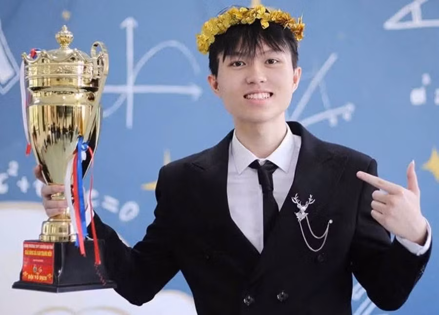 Nguyễn Phúc Lương - học sinh lớp 12 Toán 1, Trường THPT chuyên Hà Tĩnh.