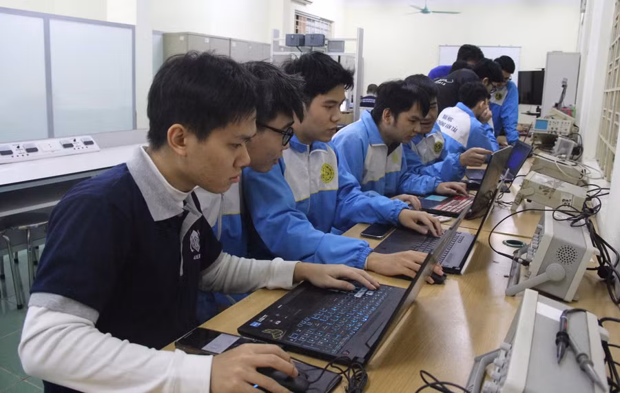 Sinh viên Trường Đại học Giao thông vận tải. Ảnh: Minh Phong