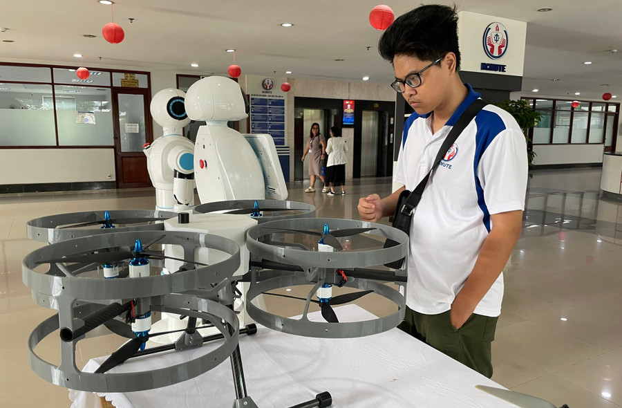 Một mẫu drone do giảng viên, sinh viên Trường Đại học Sư phạm Kỹ thuật TPHCM chế tạo. Ảnh: Hà An nganh-may-bay-khong-nguoi-lai-1.jpg